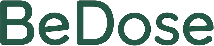 Gros plan du logo de la marque BeDose en lettres vert forêt sur fond blanc.